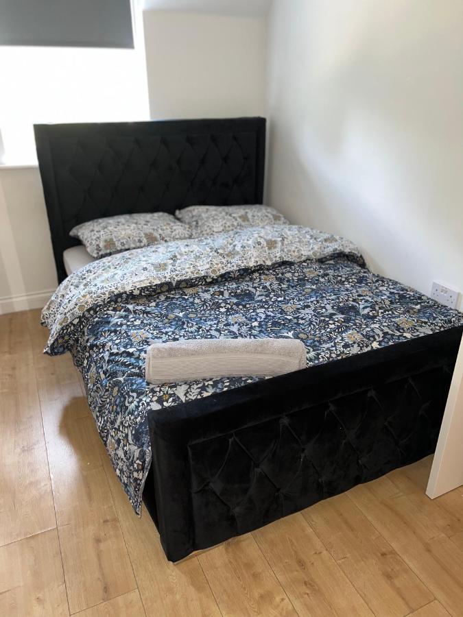 The Court Apartment Edgware Bagian luar foto
